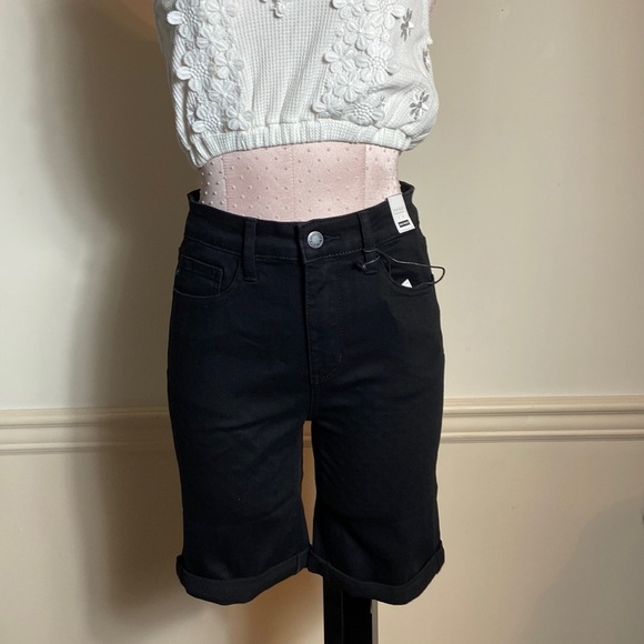 JUDY Blue high waisted black jean shorts/bermudas - Picture 2 of 4